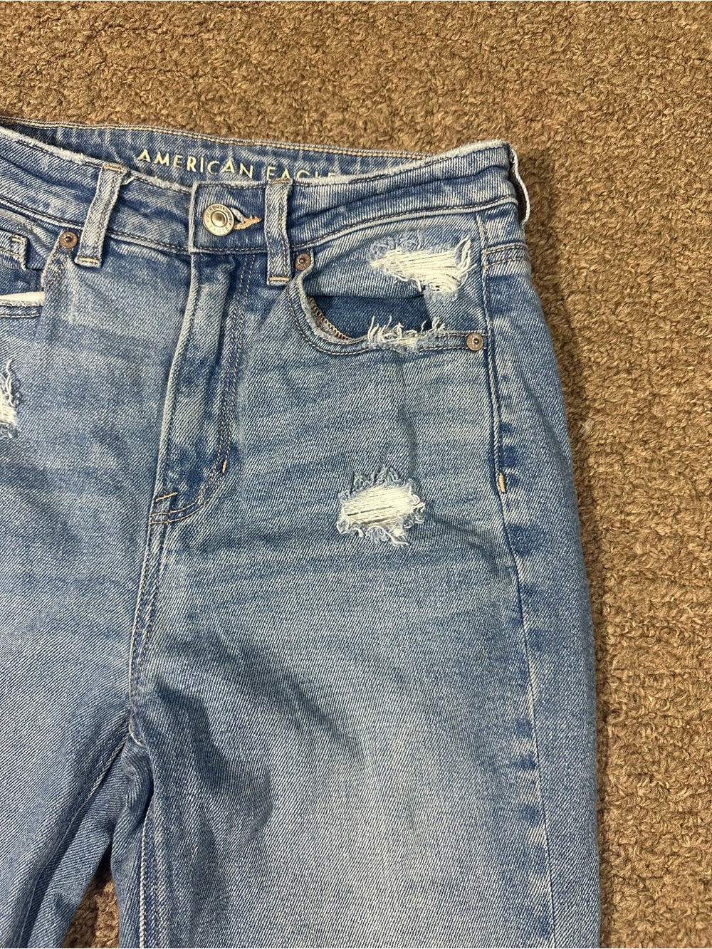 American Eagle Mom Straight Jeans Womens Sz 2 X-Long Blue Light Wash Distressed - Picture 3 of 15